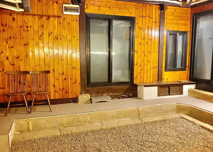Hanok Bomoon Pensión *